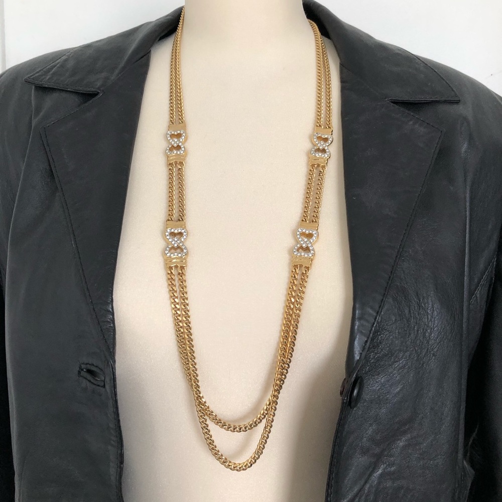 Long chain necklace with design
